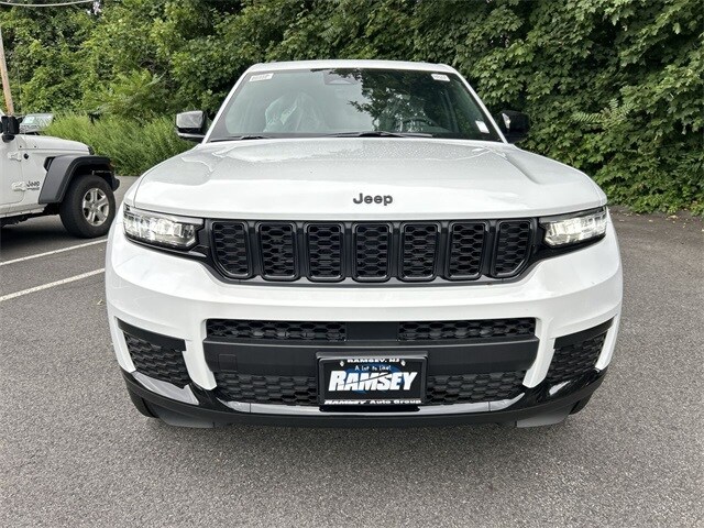 2025 Jeep Grand Cherokee Altitude X photo 3