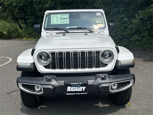 2025 Jeep Wrangler Sahara photo 3