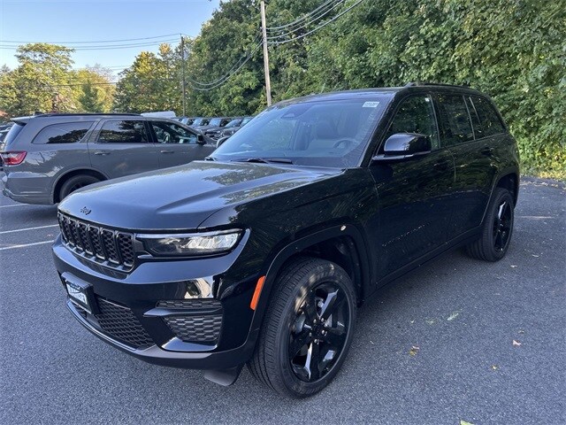 2025 Jeep Grand Cherokee Altitude photo 4