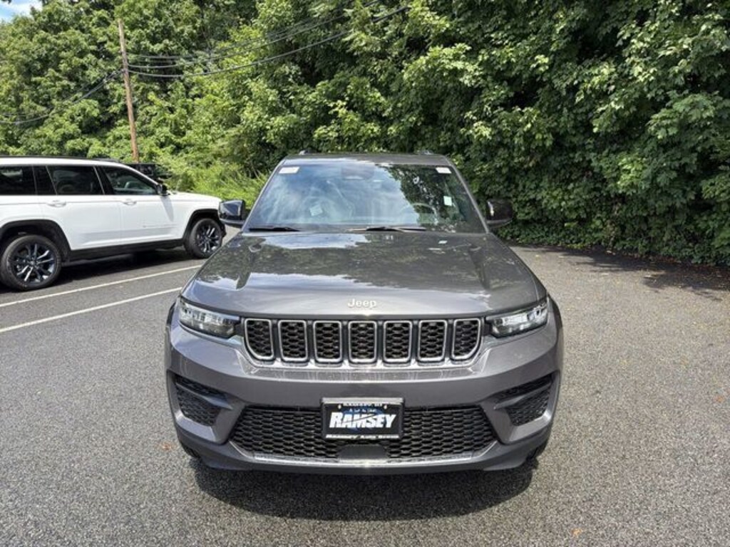 New 2026 Jeep Grand Cherokee LAREDO X 4X4 Sport Utility