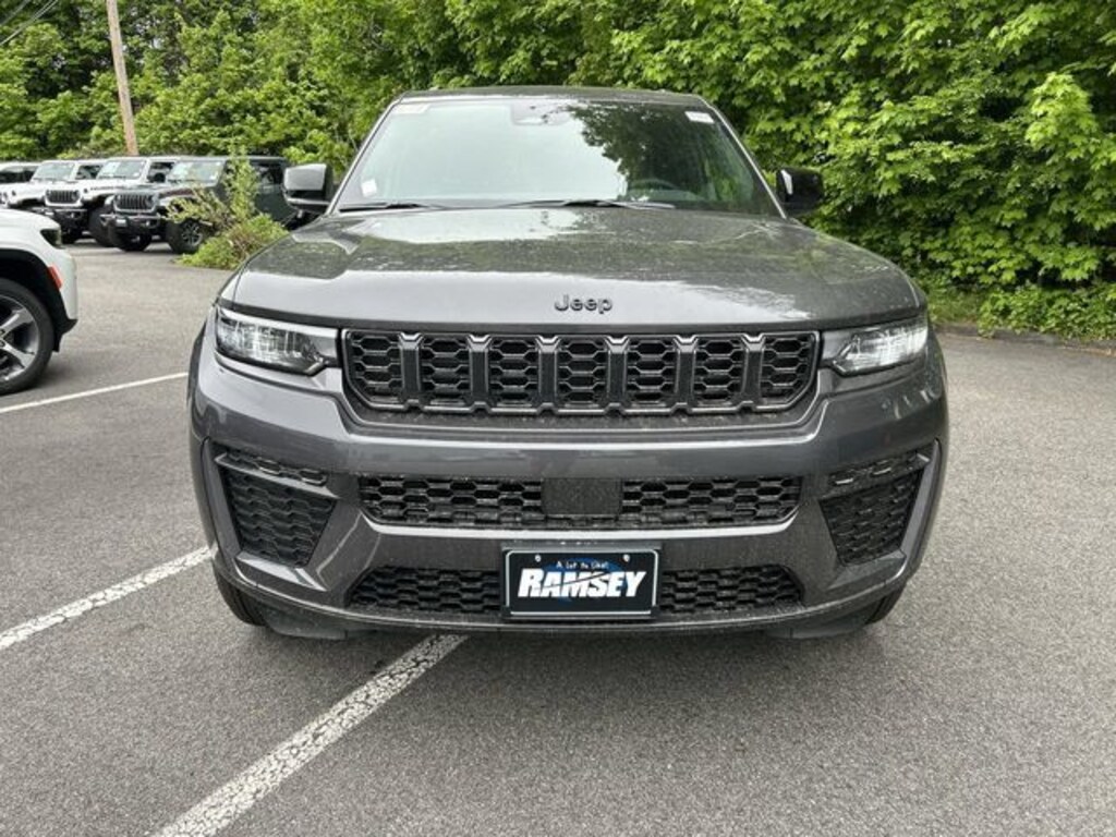 New 2026 Jeep Grand Cherokee LAREDO ALTITUDE 4X4 Sport Utility