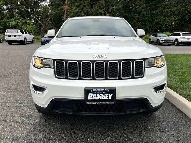 2020 Jeep Grand Cherokee Laredo photo 2
