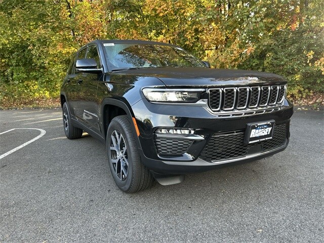 2025 Jeep Grand Cherokee Limited photo 2