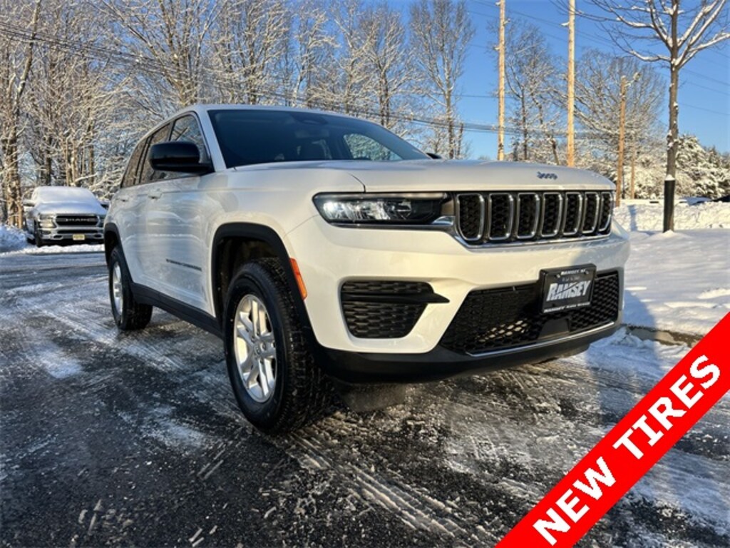 Used 2023 Jeep Grand Cherokee Laredo SUV