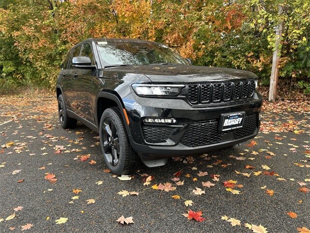 2025 Jeep Grand Cherokee Limited photo 2
