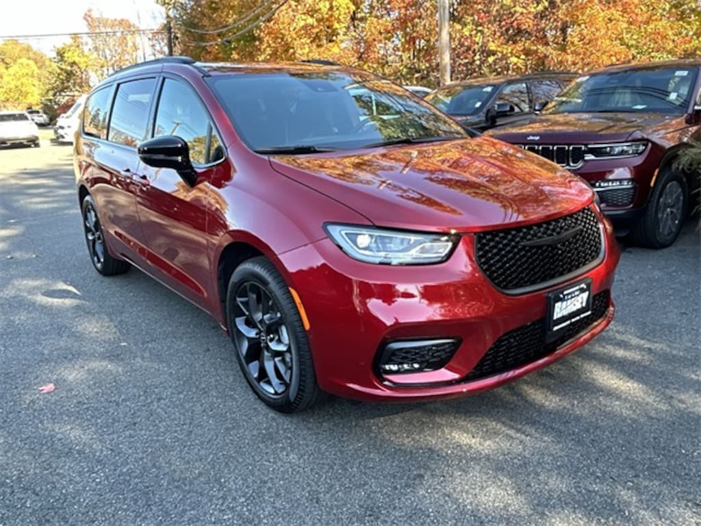 New 2026 Chrysler Pacifica LIMITED AWD Passenger Van