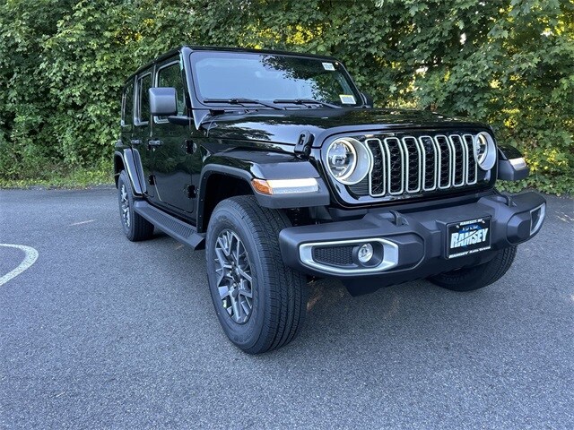 2025 Jeep Wrangler Sahara photo 2