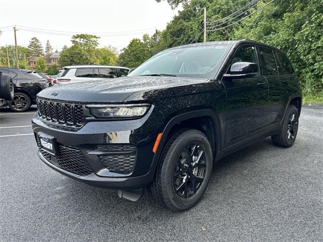 2025 Jeep Grand Cherokee Altitude photo 4