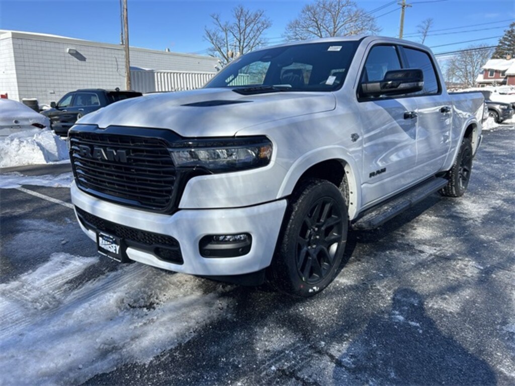 New 2026 Ram 1500 LARAMIE CREW CAB 4X4 5'7 BOX Pickup