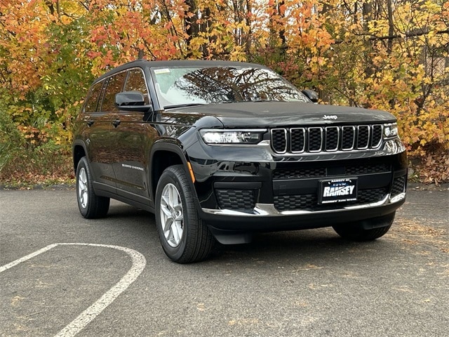 2025 Jeep Grand Cherokee L Laredo's photo
