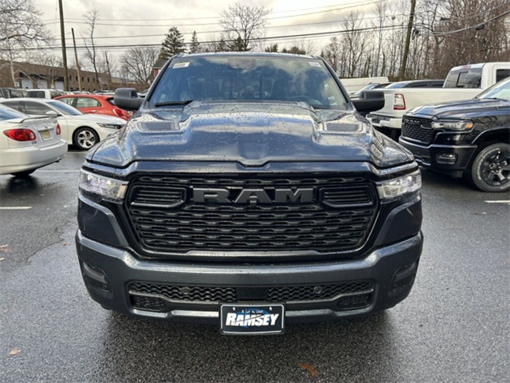 New 2026 Ram 1500 EXPRESS CREW CAB 4X4 5'7 BOX Pickup