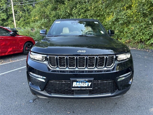 2025 Jeep Grand Cherokee Limited photo 2