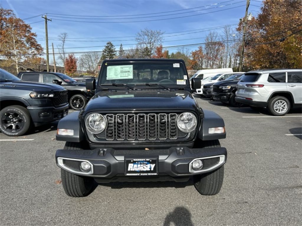 New 2026 Jeep Gladiator SPORT 4X4 Pickup