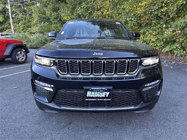 2025 Jeep Grand Cherokee Limited photo 3