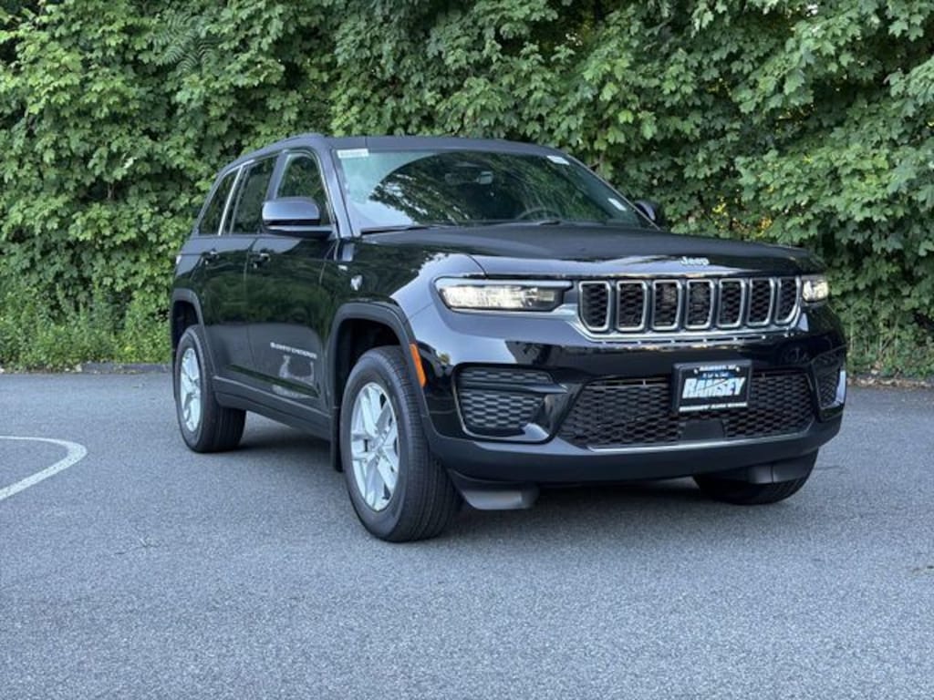 New 2026 Jeep Grand Cherokee LAREDO X 4X4 Sport Utility
