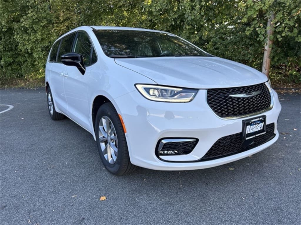 New 2026 Chrysler Pacifica SELECT AWD Passenger Van