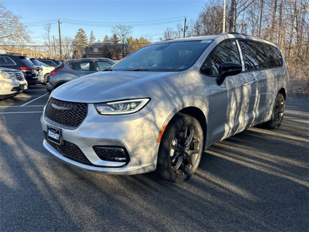 New 2026 Chrysler Pacifica SELECT AWD Passenger Van