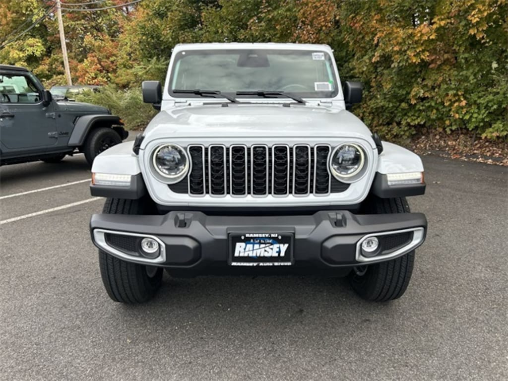 New 2026 Jeep Wrangler 4-DOOR SAHARA Sport Utility