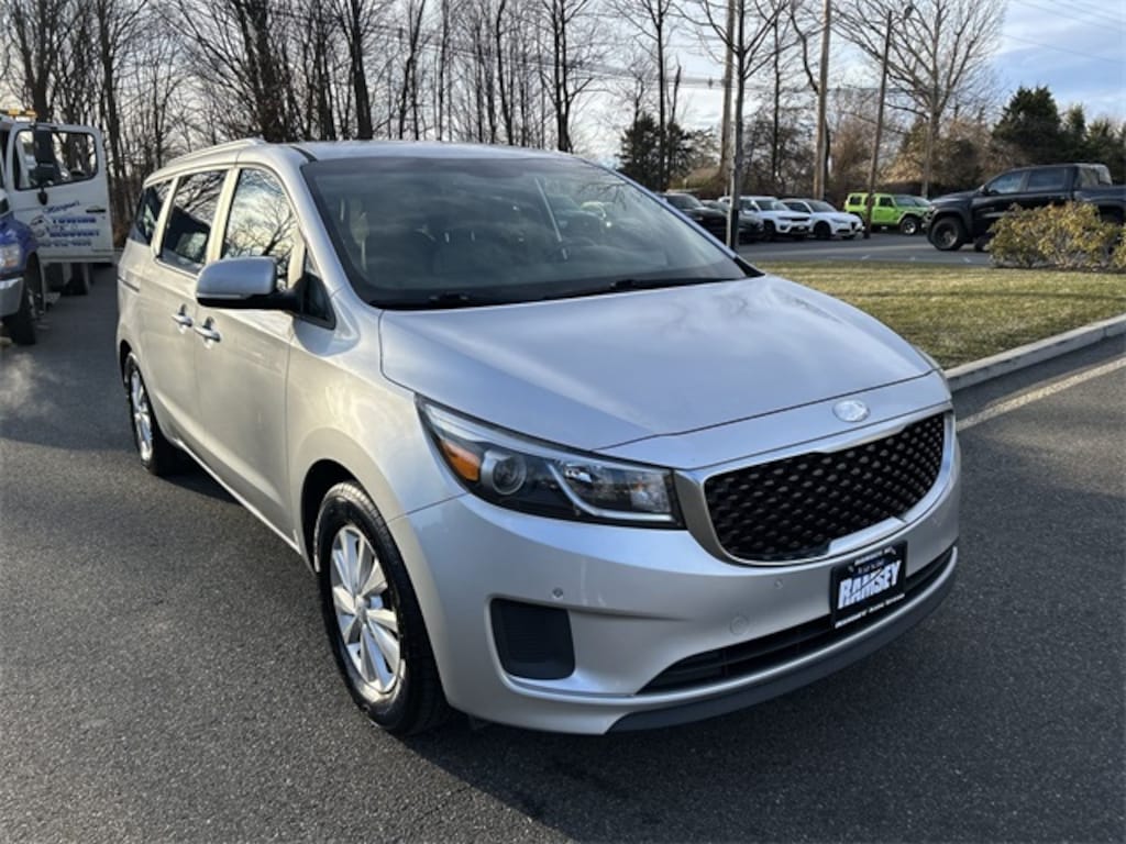 Used 2017 Kia Sedona LX Van Passenger Van