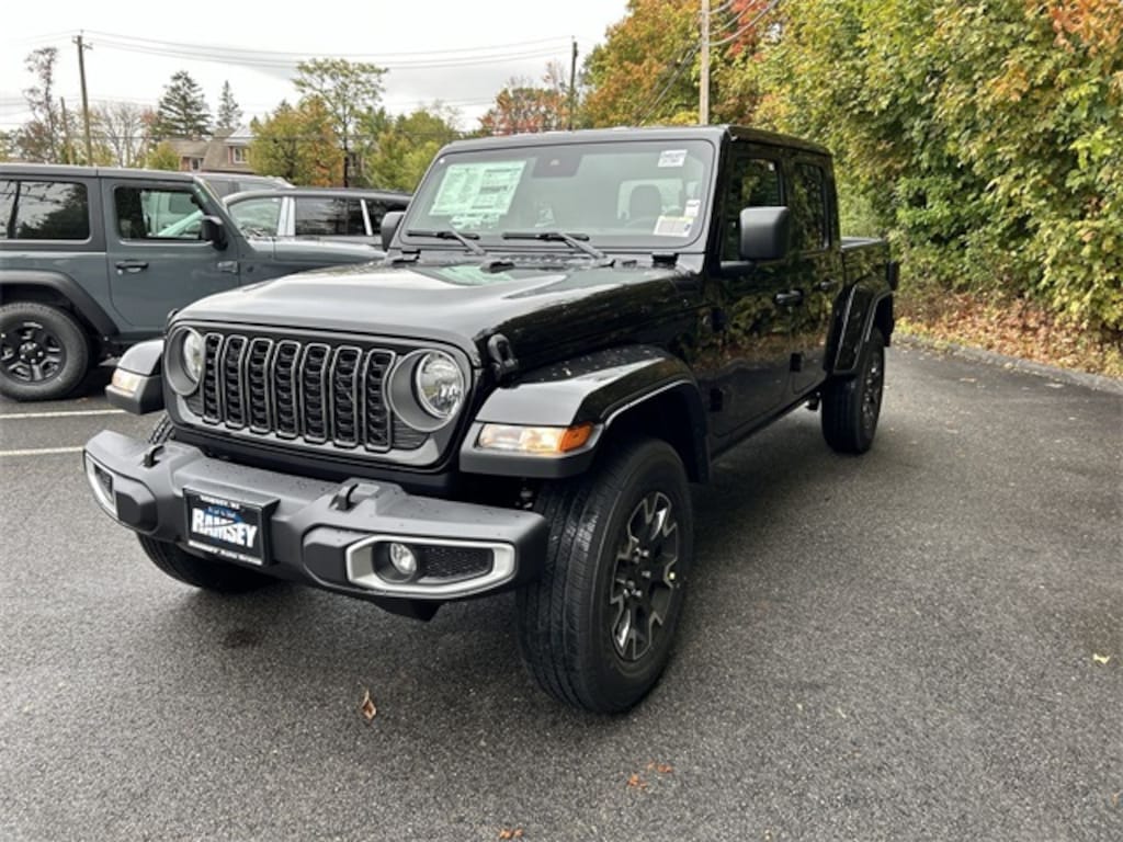 New 2025 Jeep Gladiator SPORT S 4X4 Pickup