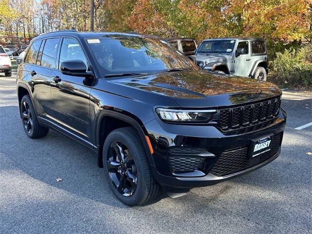 2025 Jeep Grand Cherokee Laredo Altitude photo 2