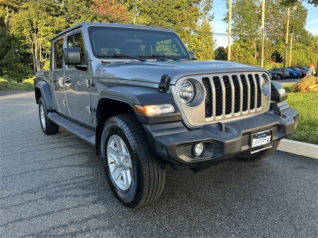 2020 Jeep Gladiator Sport photo 2