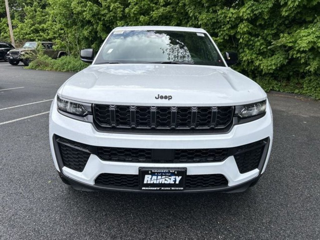 New 2026 Jeep Grand Cherokee LAREDO ALTITUDE 4X4 Sport Utility