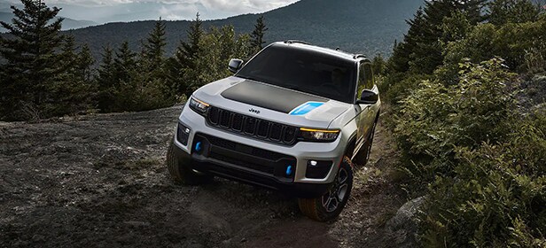 Grand Cherokee 4xe plug-in hybrid standard all-wheel drive