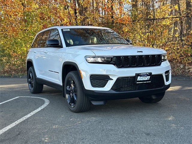 2025 Jeep Grand Cherokee Altitude's photo