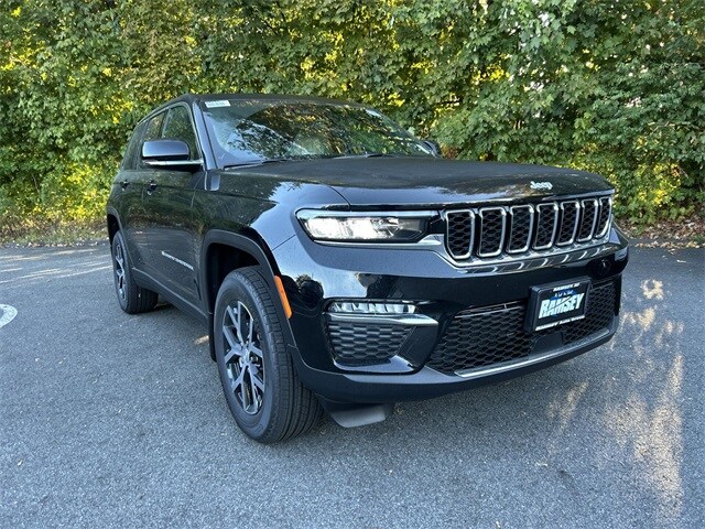 2025 Jeep Grand Cherokee Limited photo 2
