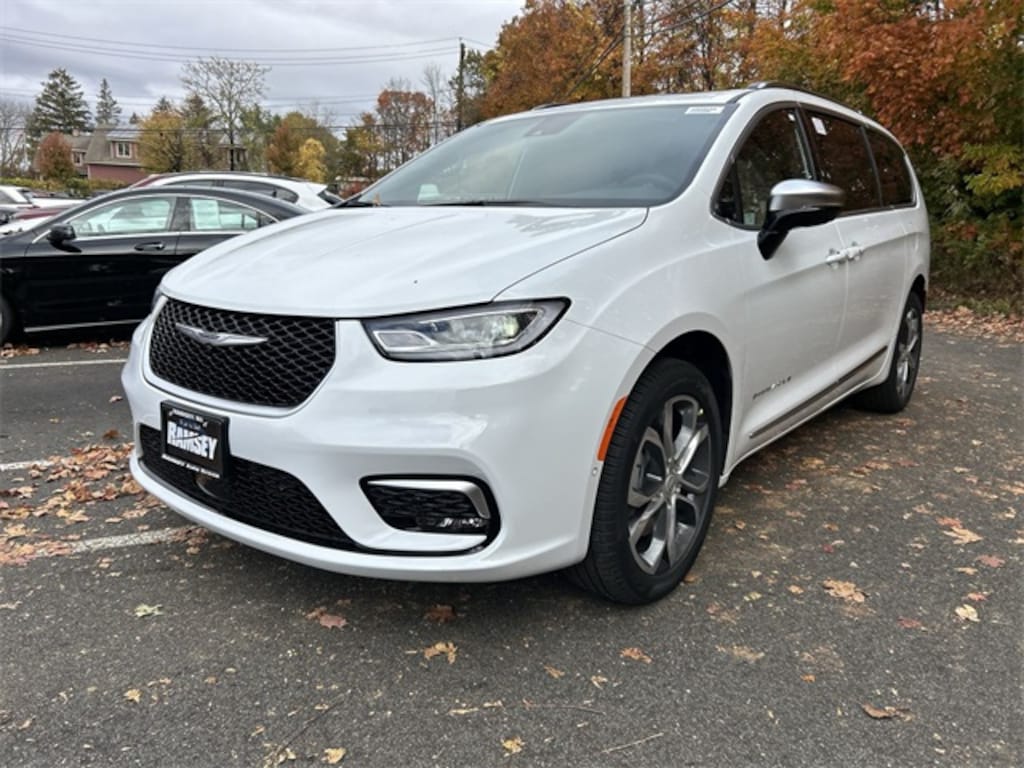 New 2026 Chrysler Pacifica PINNACLE AWD Passenger Van