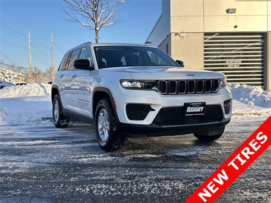 Used 2023 Jeep Grand Cherokee Laredo SUV