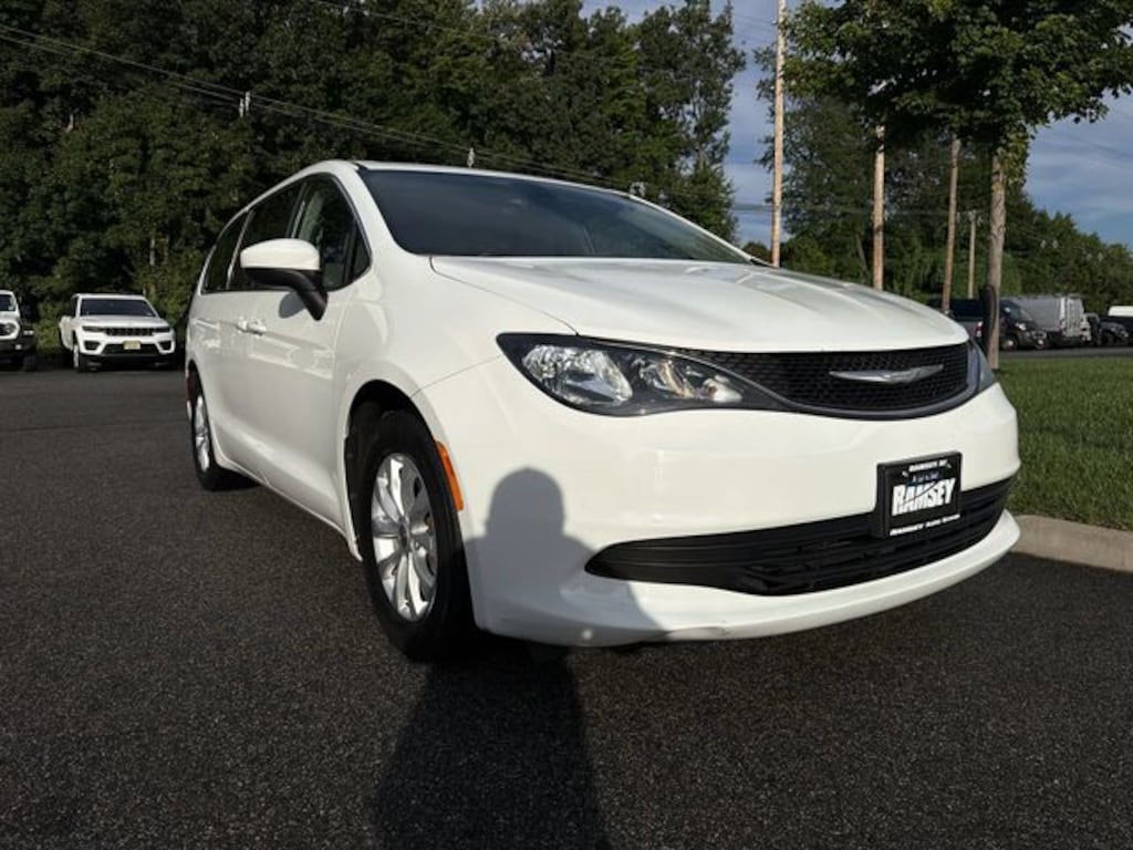 Used 2017 Chrysler Pacifica Touring Van