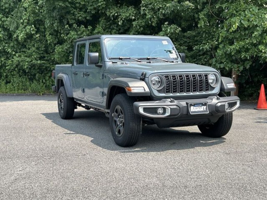 New 2026 Jeep Gladiator SPORT 4X4 Pickup