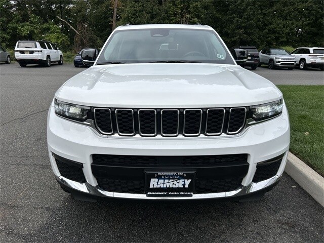 2023 Jeep Grand Cherokee Limited photo 3