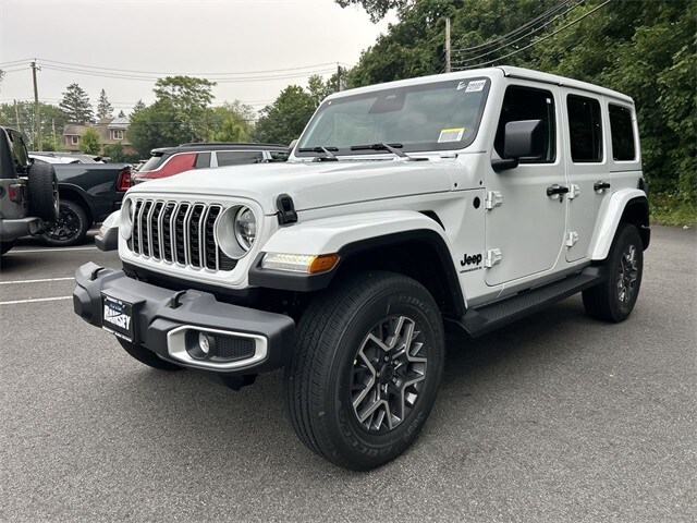 2025 Jeep Wrangler Sahara photo 4