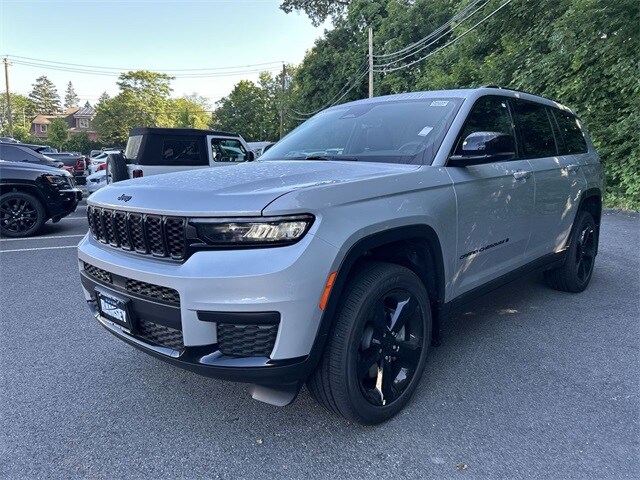 2025 Jeep Grand Cherokee Altitude X photo 4