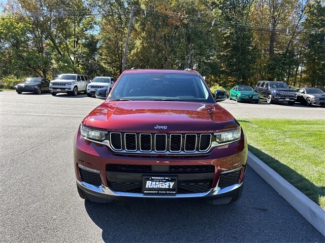 2022 Jeep Grand Cherokee Limited photo 3