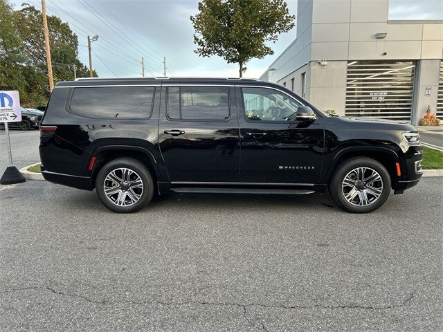 2024 Jeep Wagoneer L Series II photo 3