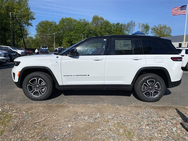 2023 Jeep Cherokee 4xe Trailhawk photo 3