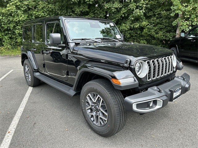 2025 Jeep Wrangler Sahara photo 2