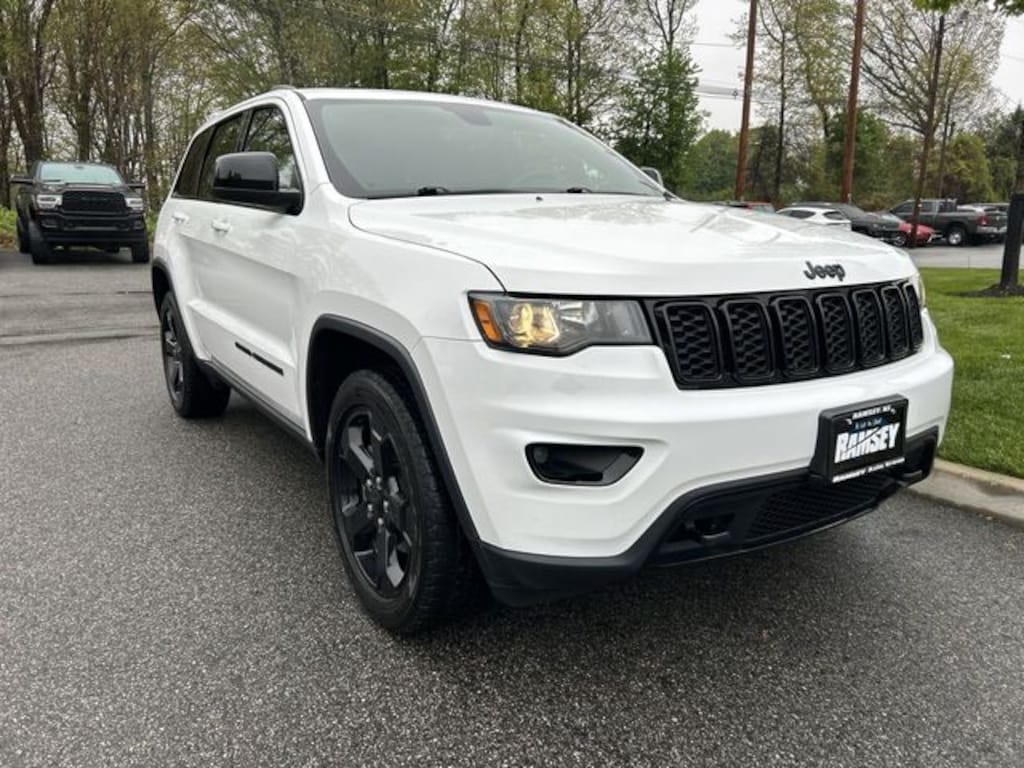 Used 2019 Jeep Grand Cherokee Laredo SUV