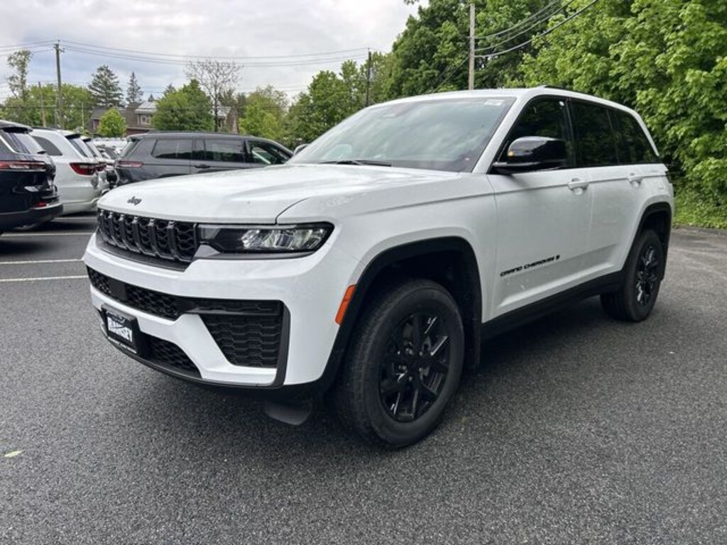 New 2026 Jeep Grand Cherokee LAREDO ALTITUDE 4X4 Sport Utility