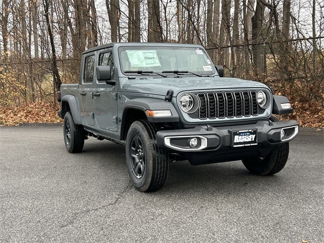 2026 Jeep Gladiator Sport's photo