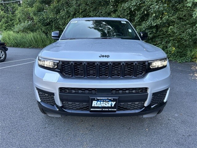 2025 Jeep Grand Cherokee Altitude X photo 3