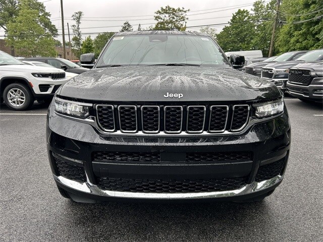 2025 Jeep Grand Cherokee Limited photo 3