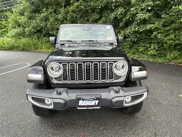 2025 Jeep Wrangler Sahara photo 3