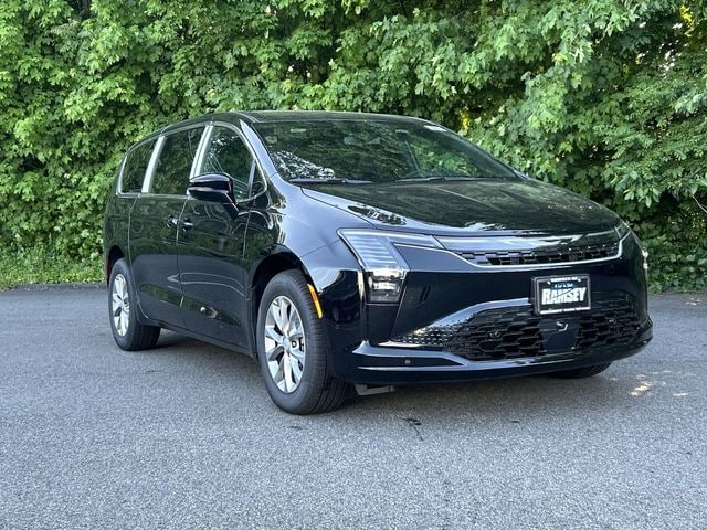 2027 Chrysler Pacifica Select AWD's photo