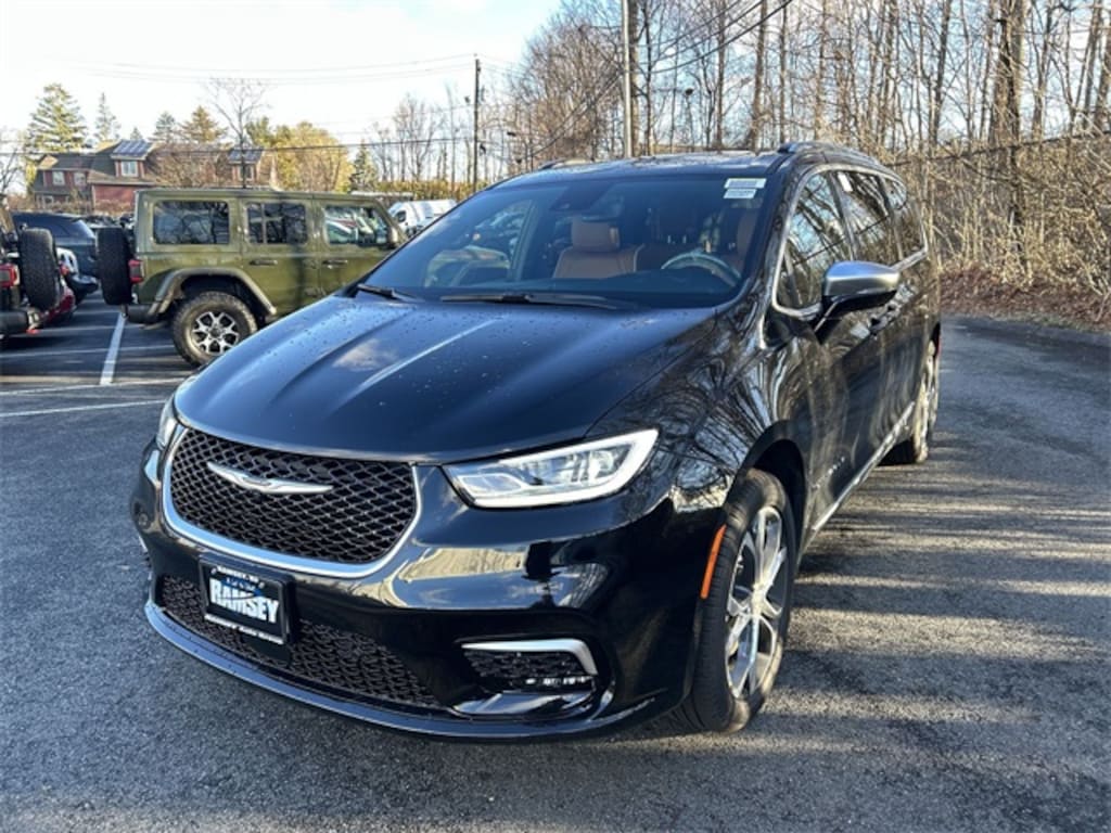 New 2026 Chrysler Pacifica PINNACLE AWD Passenger Van