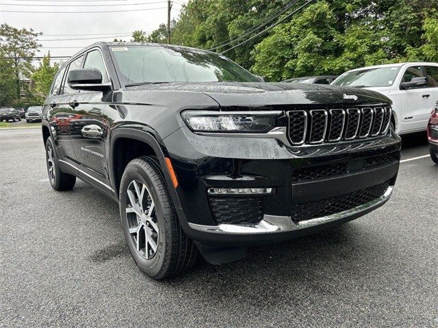 2025 Jeep Grand Cherokee Limited photo 2